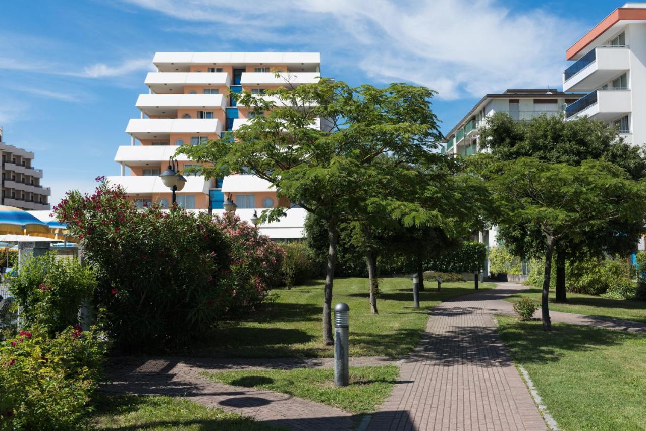 Aparthotel Holiday Bibione Exterior foto