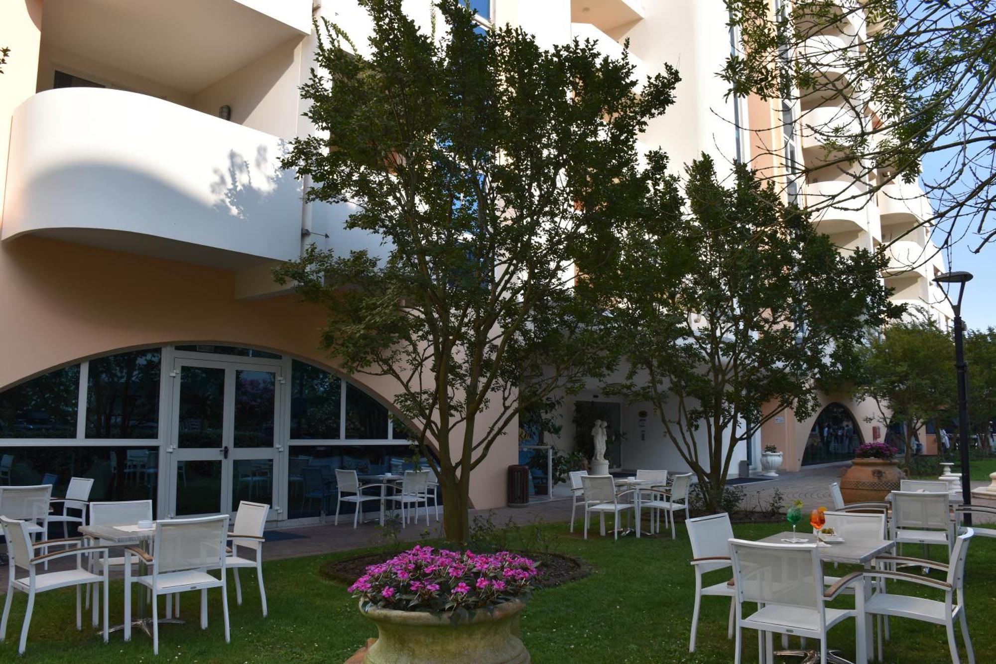 Aparthotel Holiday Bibione Exterior foto