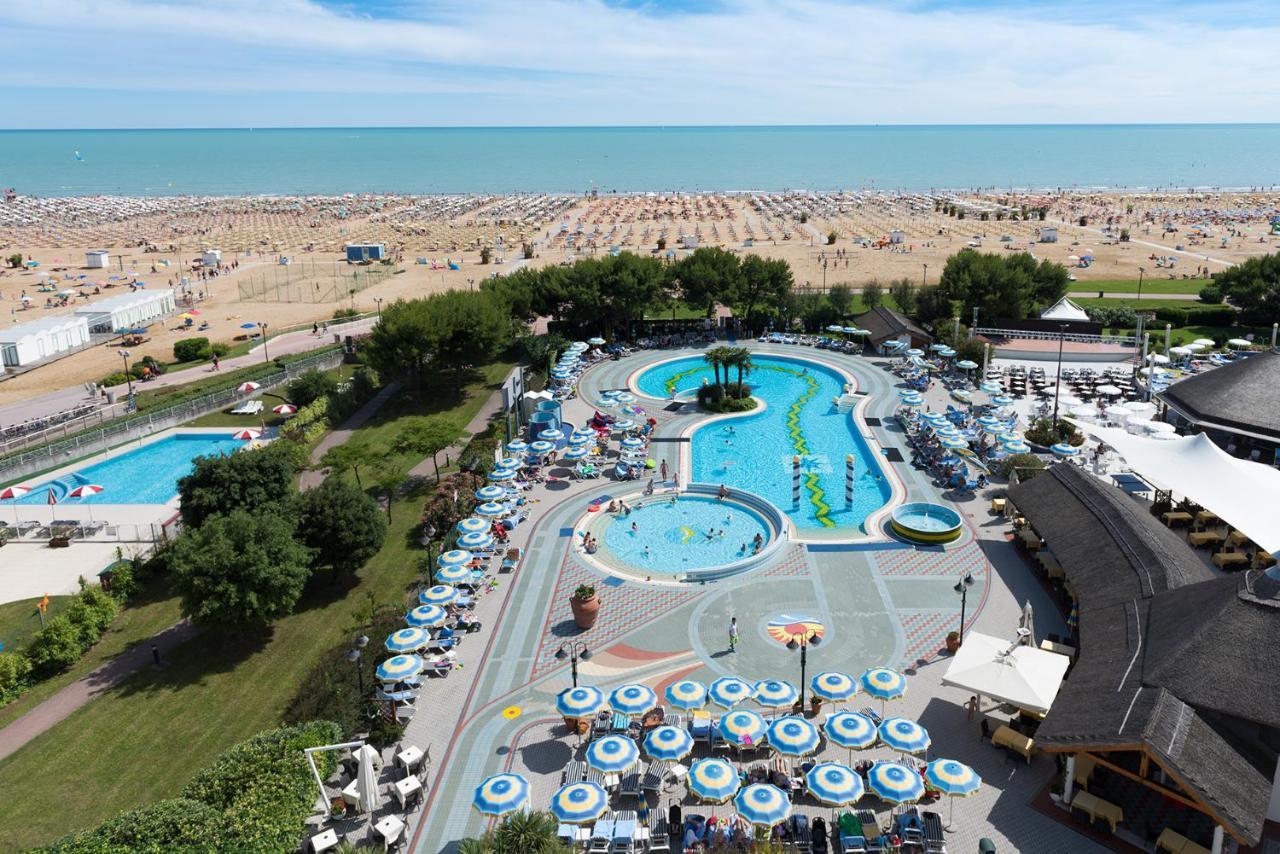 Aparthotel Holiday Bibione Exterior foto